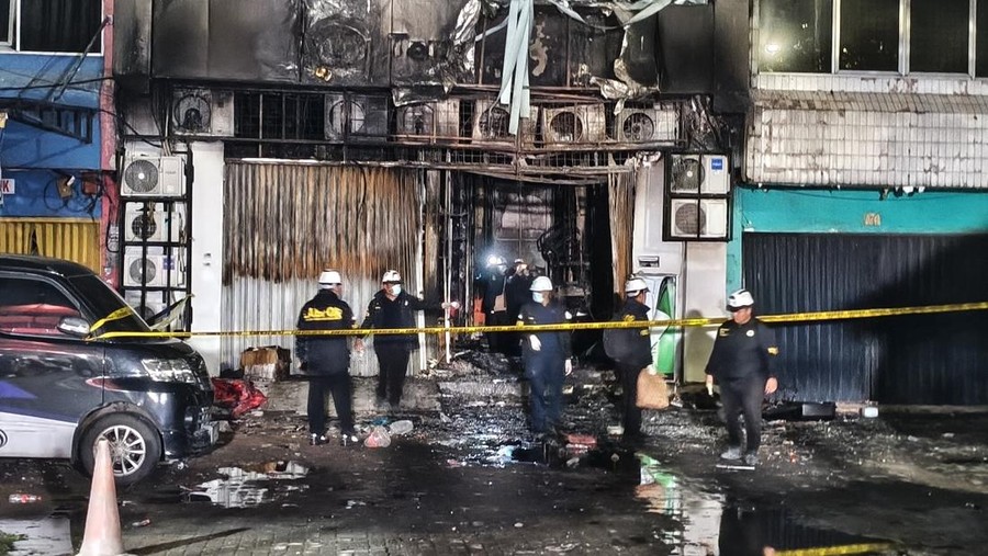 Labfor Polri gelar olah TKP di lokasi kebakaran gedung Terra Drone di Jakpus &lpar;Kurniawan&sol;detikcom&rpar;
