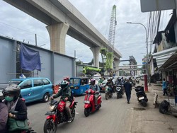 Macet Parah Arah Matraman gara-gara Crane Proyek Parkir