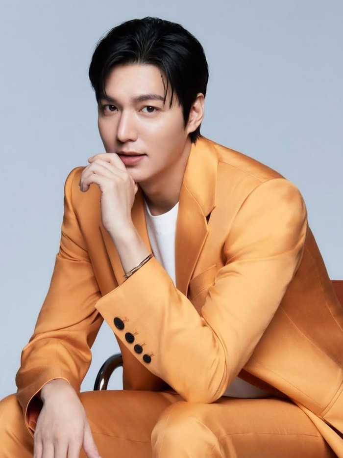 Lee Min Ho dan Moon Ga Young mendapat tawaran drama Scent of the Night. Namun, pihak agensi mengatakan bahwa saat ini kedua artis mereka masih meninjau naskah yang ditawarkan kepadanya.