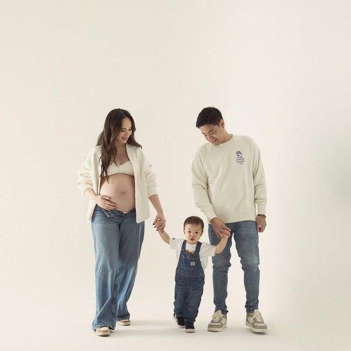 <p>Artis Pamela Bowie sebentar lagi akan melahirkan anak keduanya, Bunda. Jelang persalinan, Pamela melakukan<em> maternity shoot</em> bersama sang suami Armand Gunawan dan anak pertamanya Oliver Richard Gunawan. (Foto: Instagram @pammybowie)</p>