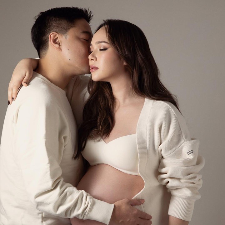 <p>Dalam unggahan <em>maternity shoot</em> ini, Pamela mengungkap bahwa kehamilan keduanya akan segera berakhir. Meski begitu, Pamela tidak&nbsp;menyebut kapan ia akan melahirkan anak keduanya ini, Bunda. "Waktu memanggang hampir berakhir&mdash;roti akan keluar dari oven," demikian tulis Pamela yang mengumpamakan bayi dalam kandungannya seperti 'roti'. (Foto: Instagram @pammybowie)</p>