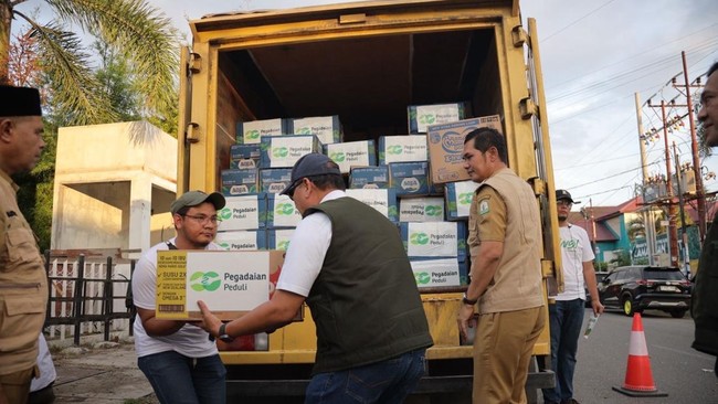 Selain bantuan logistik, Pegadaian juga mengirimkan Tim Medical Pegadaian, nakes dari RSCM FKUI, dan relawan yang turun langsung membantu penanganan darurat.