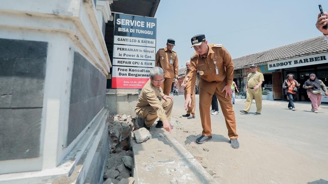 Pemerintah Klaten memastikan perbaikan Jalan Manisrenggo berjalan sesuai rencana, Fokus pada gorong-gorong dan saluran air sebelum pengecoran.