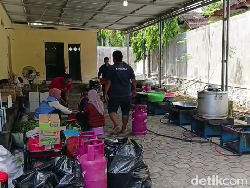 Video: Kemensos Pasok 420 Ribu Porsi Makanan untuk Korban Banjir Sumatera