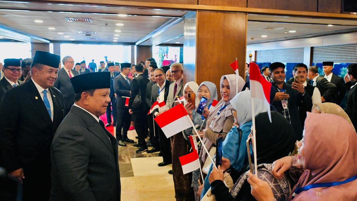 Ibu-ibu WNI di Pakistan Bangga Sambut Prabowo di Islamabad