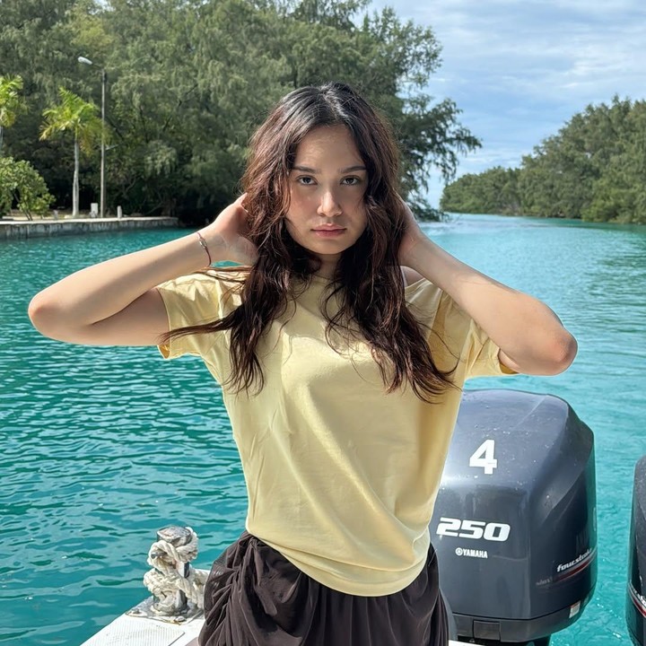 <p>Kehidupan anak artis Indonesia memang tak pernah lepas dari sorotan publik. Begitu pula dengan Satine Zaneta yang mulai mencuri perhatian setelah terungkap kini mengikuti jejak karier kedua orang tuanya. (Foto: Instagram @satinezenta)</p>