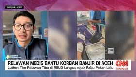 VIDEO: Relawan Bantu Korban Banjir di Aceh