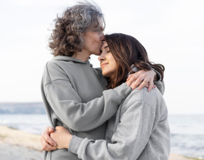 Ucapan Hari Ibu dalam bahasa Inggris yang simple, hangat, dan penuh makna. Dengan ucapan ini, kamu bisa menunjukkan rasa sayang, terima kasih, dan apresiasi kepada ibu di momen spesial ini./ Foto: freepik.com