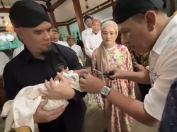 Adopsi Bayi Perempuan, 7 Momen Ahmad Dhani & Mulan Jameela Gelar Akikah untuk Siti Aminah