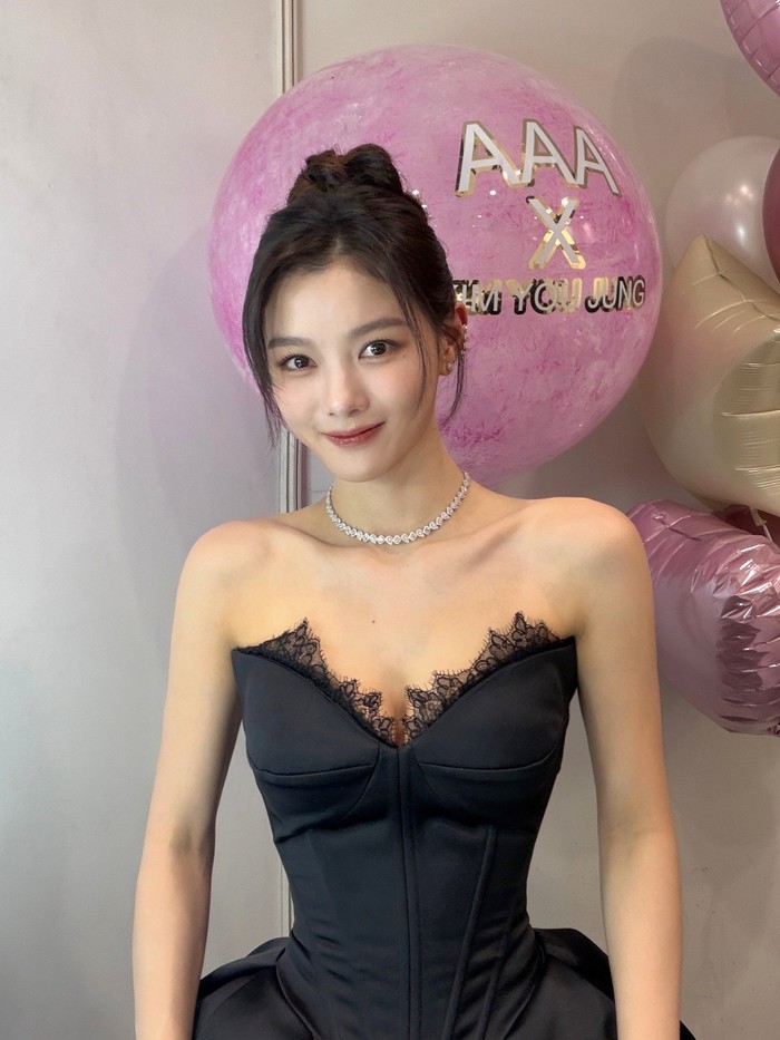 Bagi yang belum tahu, ASIA ARTIST AWARDS 2025 baru saja digelar di Kaohsiung National Stadium, Taiwan pada Sabtu, (06/12). Upacara penghargaan tersebut pun dihadiri sederet artis Korea ternama, termasuk Kim Yoo Jung./ Foto: x.com/awesome_ent_