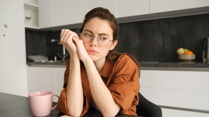 Mereka sering bertanya-tanya mengapa hal-hal buruk selalu terjadi pada mereka. Mereka terjebak dalam lingkaran pikiran negatif mereka sendiri, yang membuat mereka hampir tidak mungkin mengenali sisi baik dari kehidupan.