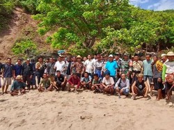 Polisi-Warga Tutup Tambang Ilegal Dekat Sirkuit Mandalika