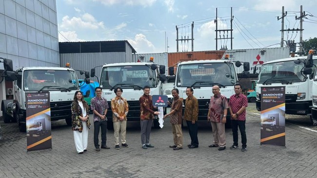 Salah satu konsumen pertama yang mendapatkan tractor head Fuso Fighter X FM65F TH 4x2 adalah PT. Tako Anugerah Koporasi.
