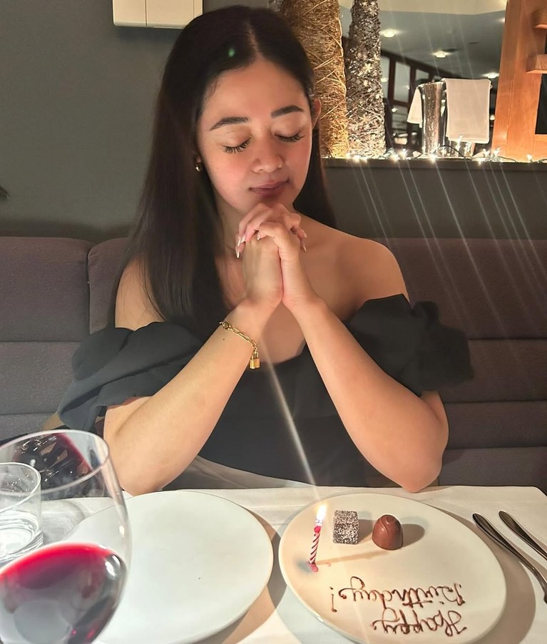 Gisela Cindy dilamar kekasih&period;