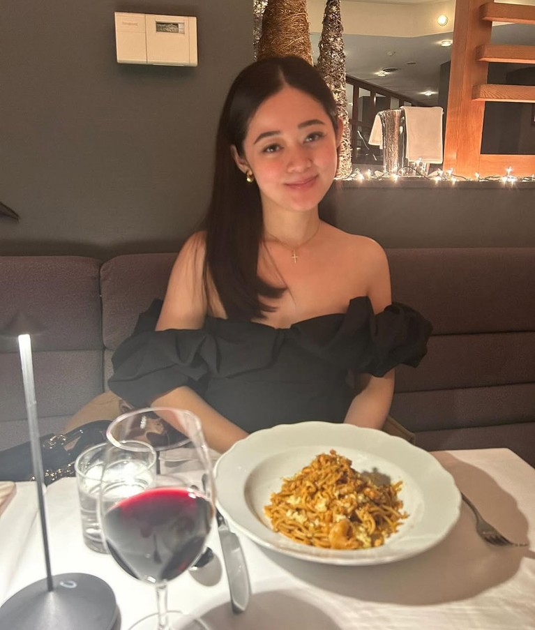 Gisela Cindy dilamar kekasih&period;