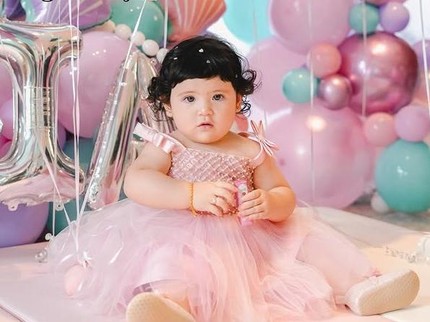 15 Nama Anak Artis yang Lahir Desember dan Artinya