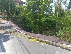 Jalan di Kori Nuansa Ungasan Ambles Usai Hujan Deras