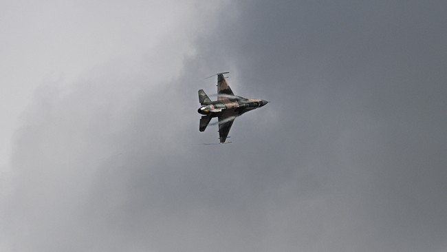 Dua jet tempur Amerika Serikat (AS) terbang di dekat wilayah udara Venezuela selama lebih dari 30 menit pada Selasa (9/12) tengah hari.