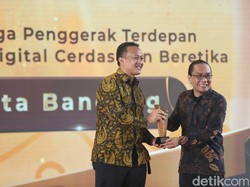 Jadi Penggerak Literasi Digital, Pemkot Bandung Raih detikJabar Awards 2025
