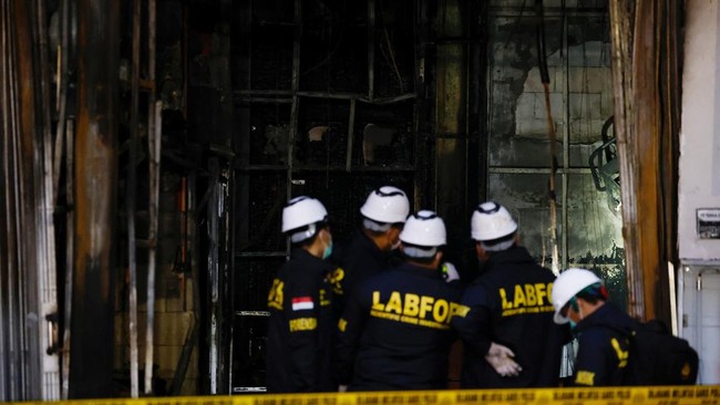 RS Polri Kramat Jati berhasil mengidentifikasi 7 jenazah korban kebakaran Gedung Terra Drone. Total, 10 jenazah telah berhasil diidentifikasi.