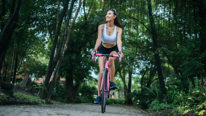 Memilih transportasi yang lebih ramah lingkungan/Foto: Freepik.com