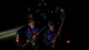 FOTO: Para Penjaga Desa Thailand Bertaruh Nyawa di Zona Perang