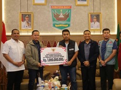 Walkot Pekanbaru Temui Wagub Sumbar, Serahkan Bantuan Rp 1,5 Miliar