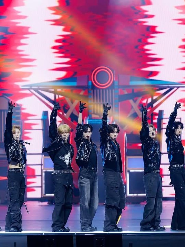 Sebelum memulai debut, ALPHA DRIVE ONE tampil perdana di ajang penghargaan musik bergengsi yaitu MAMA Awards 2025 pada akhir November lalu.