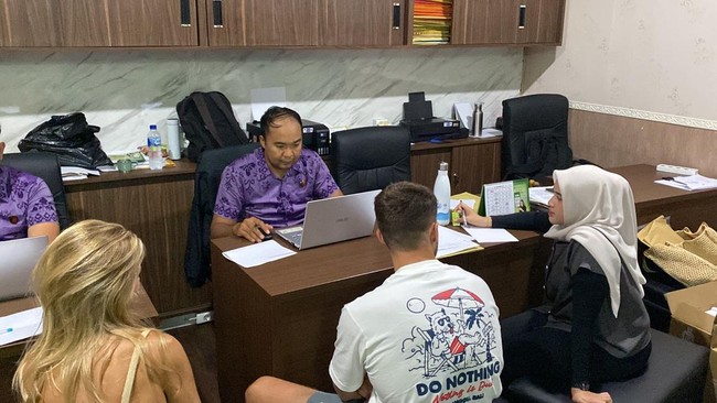 Polres Badung menyatakan tidak ada unsur pornografi dalam konten Bonnie Blue yang diamankan. Namun, ada dugaan pelanggaran keimigrasian.