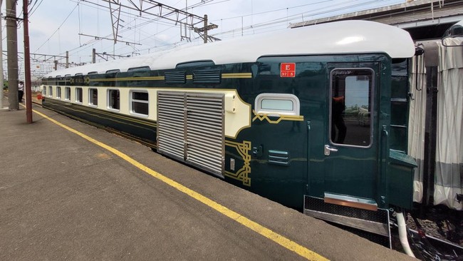 KAI menunda pengoperasian kereta wisata mewah Jaka Lalana dengan rute Jakarta, Bogor, Sukabumi, Cianjur, yang seharusnya diresmikan kemarin, Minggu (14/12).