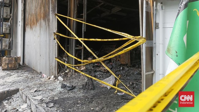 Tim Puslabfor Bareskrim Polri kembali melakukan olah TKP kasus kebakaran Gedung Terra Drone, Jakarta Pusat untuk mengambil barang bukti tambahan.