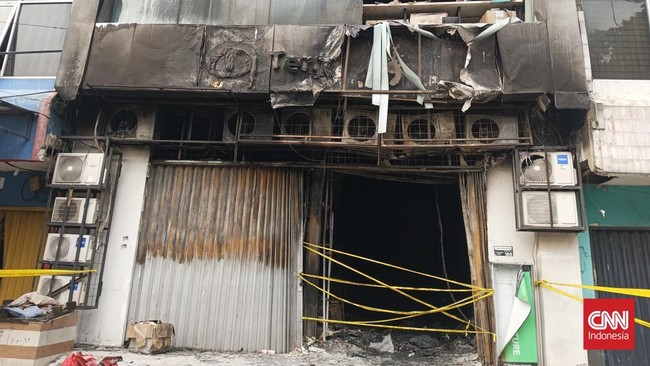 Kebakaran Gedung Terra Drone di Jakarta menewaskan 22 orang. Polisi ungkap kurangnya sistem proteksi dan SOP penyimpanan, menjadikan Dirut tersangka.