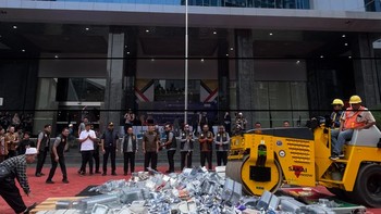 Momen Pemusnahan Barang-barang KW oleh DJKI