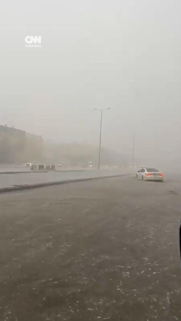 Hujan Deras Paksa Penutupan Festival Film Laut Merah di Saudi