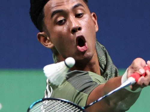 Southeast Asian Games - Badminton - Men's Team Finals - Gold Medal Match - Gymnasium 4, Thammasat University Rangsit Campus, Pathum Thani, Thailand - December 10, 2025
Indonesia's Alwi Farhan in action during the singles match against Malaysia's Leo