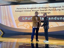 Inisiasi Regulasi Pro-Warga, DPRD Kota Bandung Sabet detikJabar Awards 2025