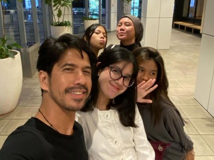 5 Momen Ariyo Wahab Ajak Ketiga Anak Pulang Kampung ke Makassar, Kulineran hingga Kumpul Keluarga