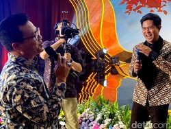 Momen Bupati Bandung Duet dengan Cakra Khan di detikJabar Awards 2025