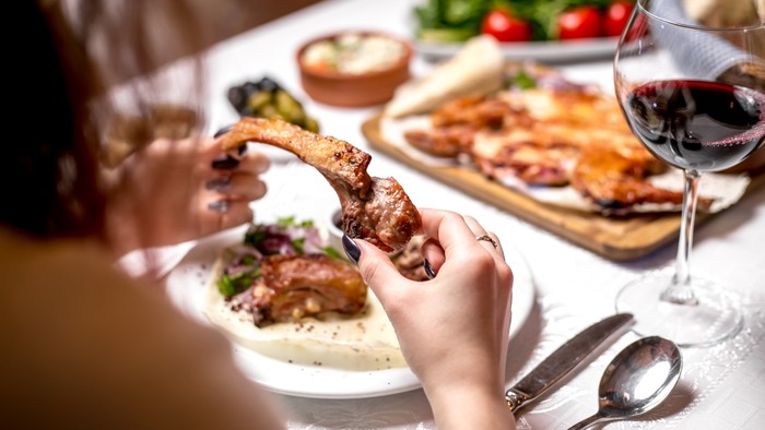 7 Cara Menjaga Berat Badan Tetap Ideal saat Natal dan Tahun Baru