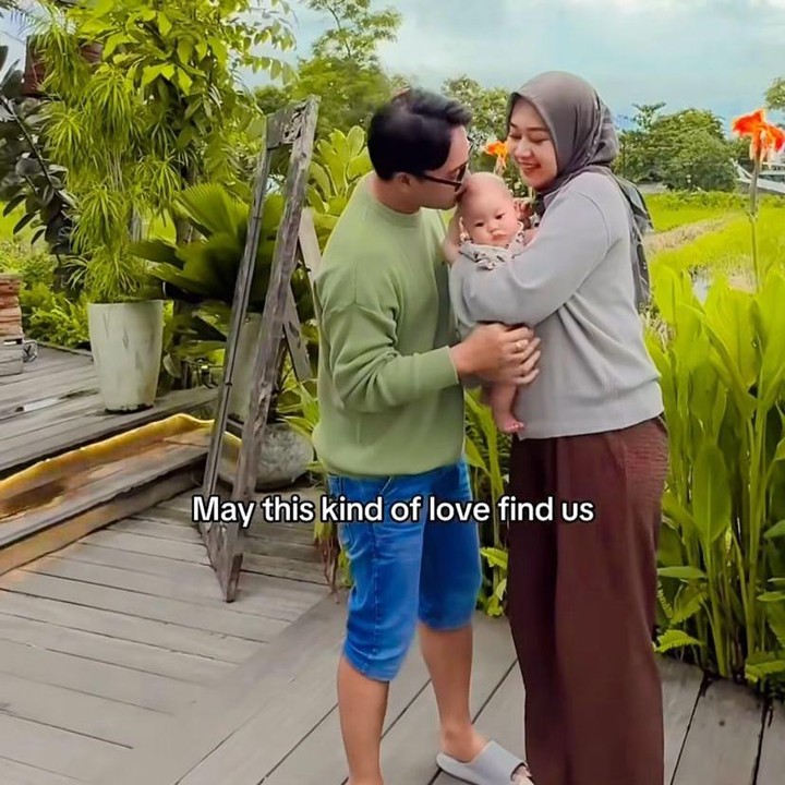 <p>Misalnya saja, seperti foto berikut ini ketika Danang bersama istri dan putrinya sedang menikmati keindahan di sebuah taman. &ldquo;Bukan manusia sempurna, cuma dua orang yang mau hidup bersama. Bukan orang tua sempurna, cuma dua orang yang ingin bertanggungjawab atas anak yang dilahirkan bersama,&rdquo; tulis Hemas, dikutip dari laman Instagram <em>@hemasnura</em>, Kamis (11/12/2025).&nbsp;(Foto: Instagram @hemasnura)</p>