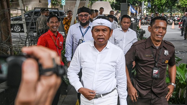 Gubernur Jabar Dedi Mulyadi (KDM) mendesak pemerintah pusat segera melakukan reformasi menyeluruh dalam perhitungan dan distribusi penerimaan pajak nasional.