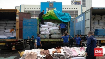 FOTO: Bea Cukai Gagalkan Garmen Ilegal Masuk ke RI