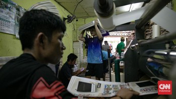 FOTO: Geliat Percetakan Kalender Jelang Tahun Baru 2026