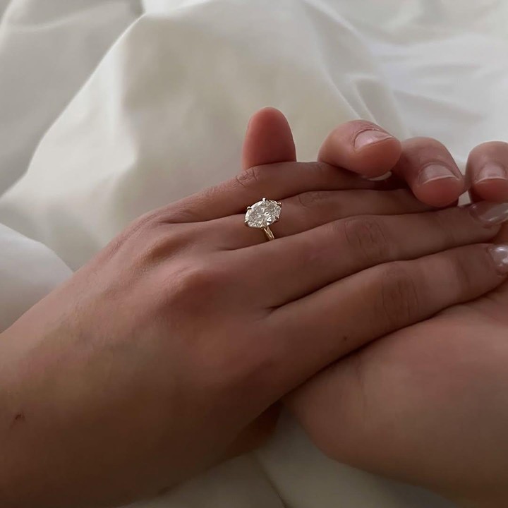 <p>Gisela tampaknya sudah serius untuk melangkah ke pelaminan. Ia langsung memberikan jawaban 'iya' untuk lamaran sang kekasih. "<em>A lot of love and one beautiful yes</em> (Banyak cinta dan satu jawaban "ya" yang indah)," ungkap Gisela. (Foto: Instagram @giselacindy12)</p>