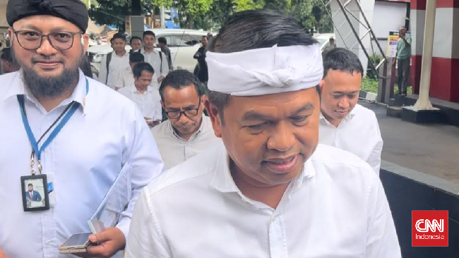 Gubernur Jabar Dedi Mulyadi menanggapi penetapan Wakil Wali Kota Bandung Erwin sebagai tersangka korupsi, menekankan pentingnya penegakan hukum yang adil.