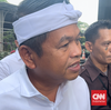 Gubernur Jawa Barat Dedi Mulyadi menyambangi Kantor Komisi Pemberantasan Korupsi (KPK) untuk membahas seputar alih fungsi lahan dan aliran sungai, Kamis (11/12).Dedi tiba pada pukul 08.43 WIB dengan didampingi oleh jajaran PT Perkebunan Nusantara, Pe
