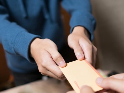 Apakah Suami Wajib Menafkahi Ibundanya jika Sudah Menikah?