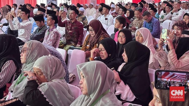 Prosesi groundbreaking gedung baru Pondok Pesantren Al Khoziny di Sidoarjo diwarnai tangis keluarga korban ambruknya gedung lama yang menewaskan 63 santri.