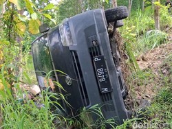 Pikap Terguling di Tulungagung, Satu Orang Tewas Tergencet Alat Bor Sumur