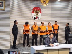 KPK Sita Rp 193 Juta dan 850 Gram Emas Saat OTT Bupati Lampung Tengah